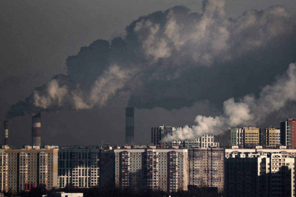 When smog fills the air in Krasnoyarsk, the city records the dirtiest air on the planet. Photo: EPA-EFE