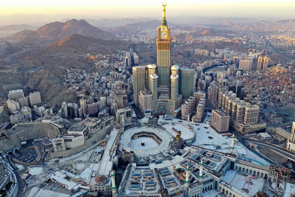 The Great Mosque and the Mecca Tower are deserted on the first day of the Muslim fasting month of Ramadan during the coronavirus pandemic. Photo: AFP
