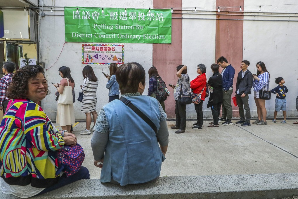 There were long queues at last November’s district council elections, leading to calls for a dedicated lane for those who struggle to stand for long periods. Photo: Edmond So