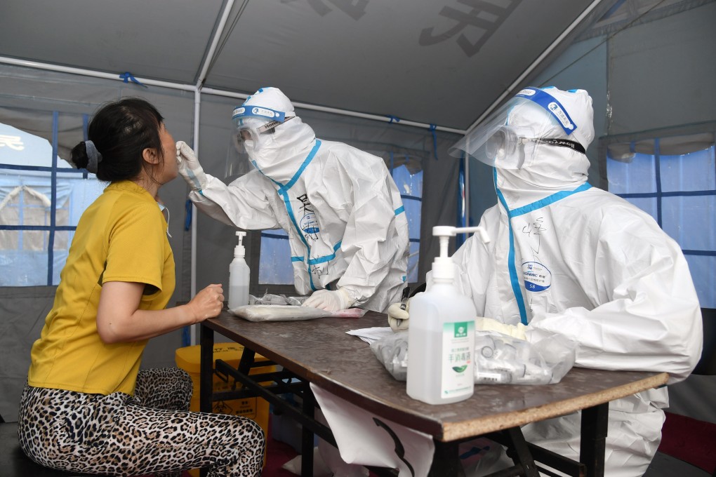 Medical workers collect a throat swab from a citizen at a testing site in Haidian District of Beijing on June 18, 2020. Photo: Xinhua