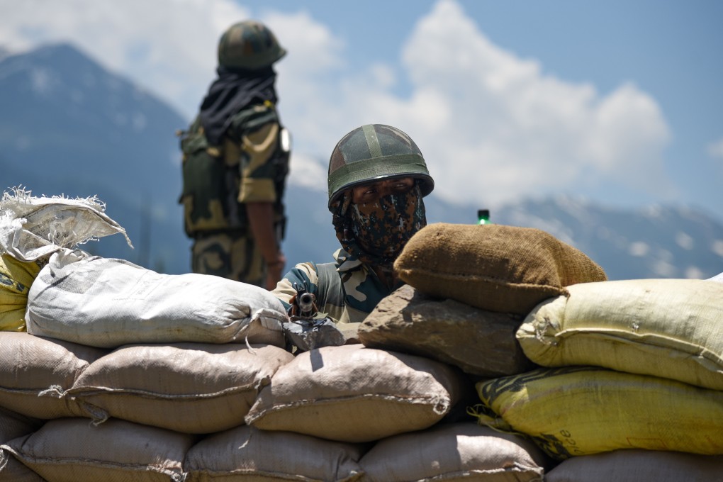 Indian soldiers guard a highway leading to the Ladakh region. Photo: DPA