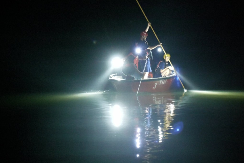 Rescuers attempt to find eight primary school students who fell into the Fu River in Chongqing. The bodies of all eight pupils were retrieved. Photo: Weibo