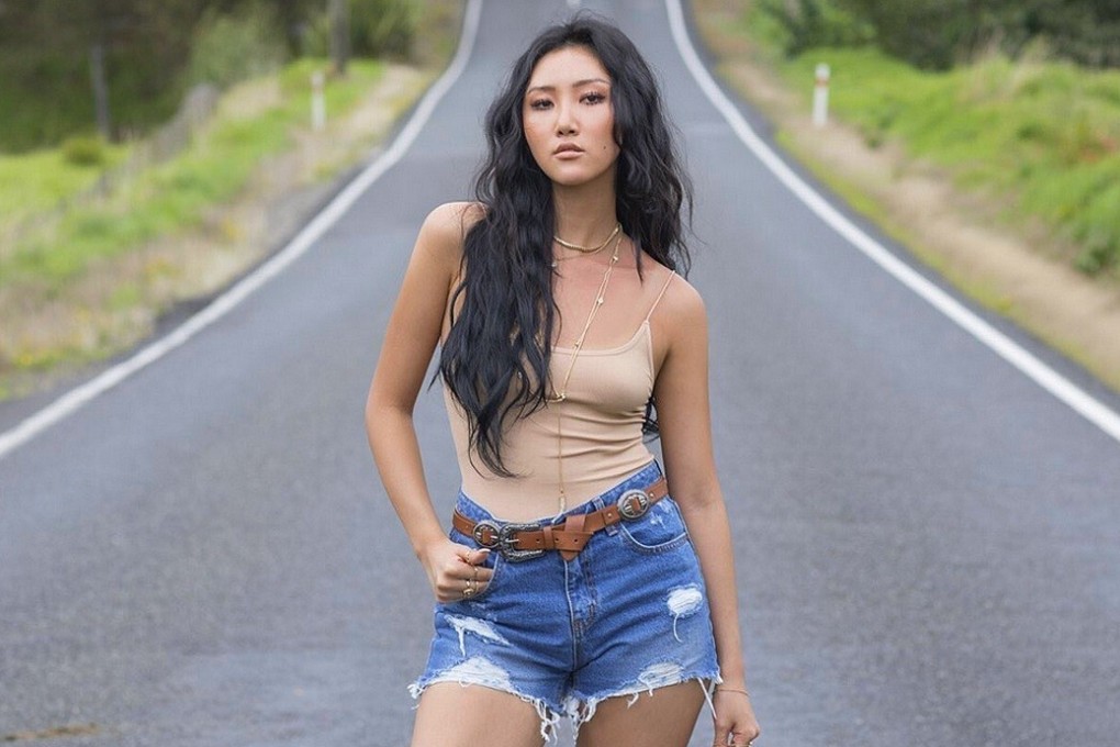 Hwasa of Mamamoo, who made her solo debut in February, announced that her first solo EP, Maria, is to be released on June 29.