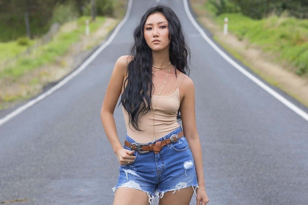 Hwasa of Mamamoo, who made her solo debut in February, announced that her first solo EP, Maria, is to be released on June 29.