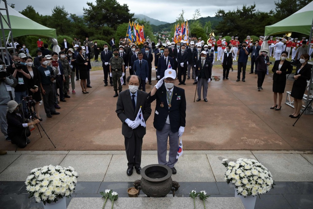 Korean war veterans salute before a monument during a ceremony marking the 70th anniversary of the start of the Korean war, at the Baengmagoji War Memorial in Cheorwon, near the DMZ separating North and South Korea. Photo: AFP
