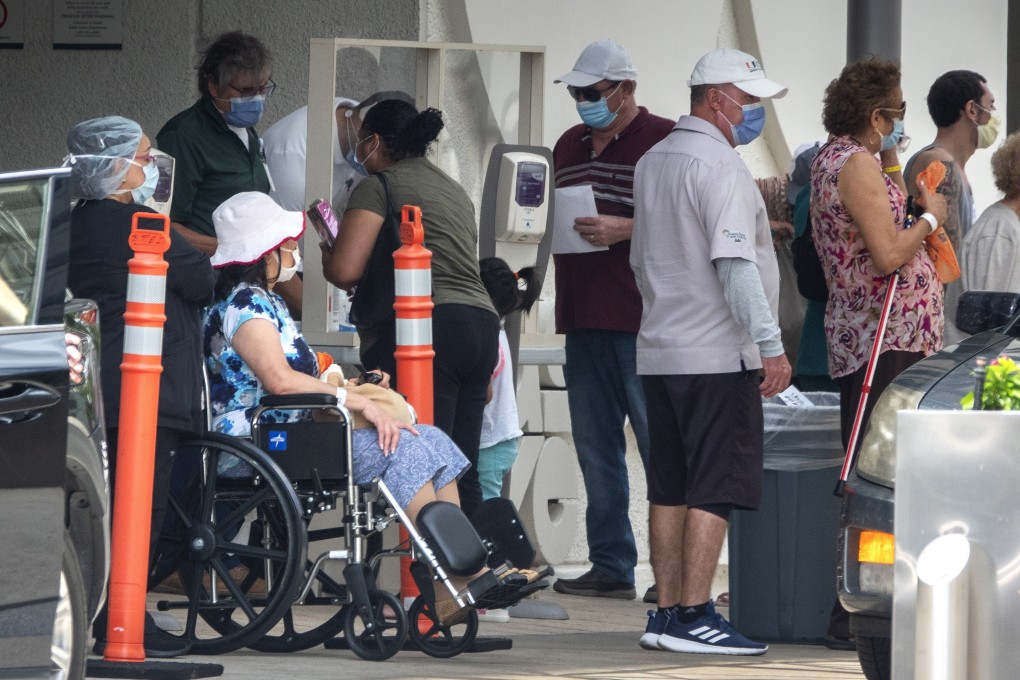 People wearing masks wait to enter the Jackson Memorial Hospital in Miami, Florida. Photo: EPA-EFE