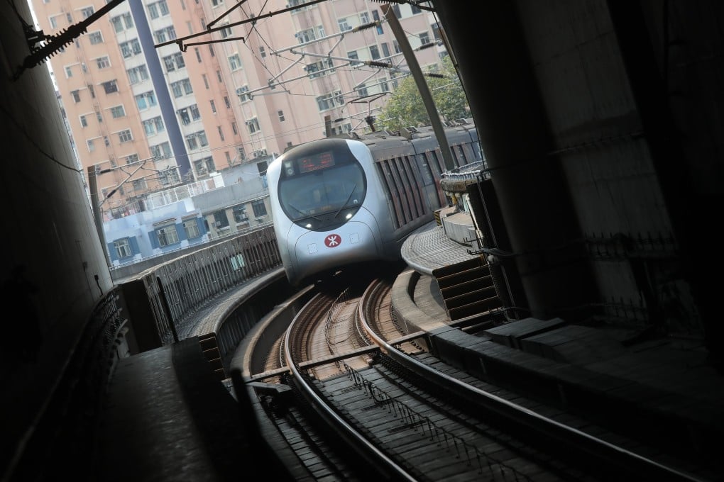 An MTR train travelling on the West Rail Line before service began on Monday stopped just 100 metres short of a group of maintenance workers on the tracks. Photo: K.Y. Cheng