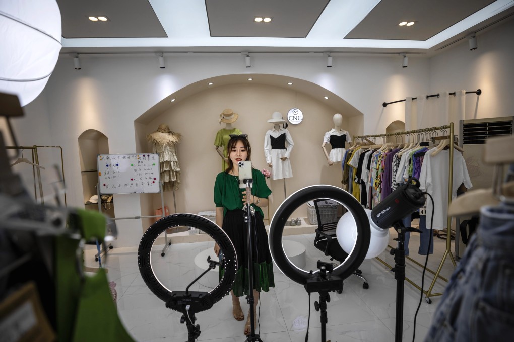 A host presents goods for online sales in Guangzhou, Guangdong province, China, 20 May 2020. Photo: EPA-EFE