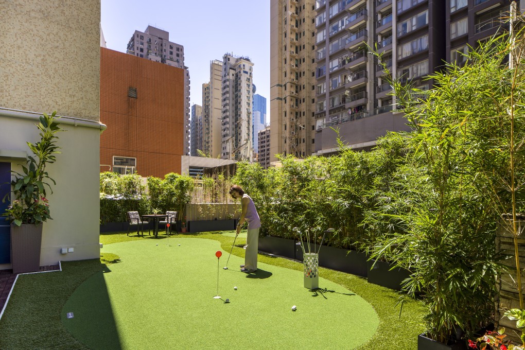 A Sai Ying Pun flat with a golf green. Photography: John Butlin. Stylist: Flavia Markovits. Photo assistant: Timothy Tsang