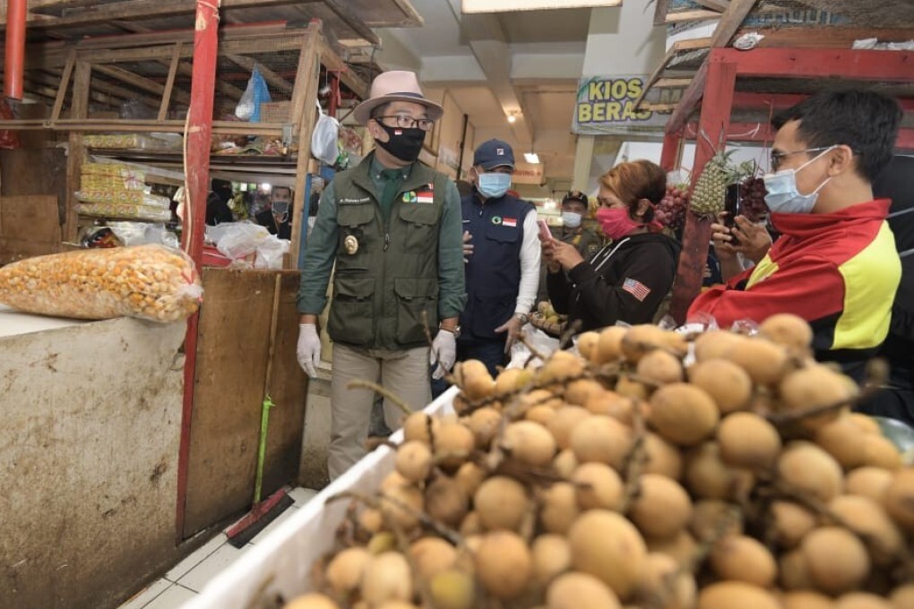 Governor Ridwan Kamil inspects a market in West Java. Photo: West Java governor’s office