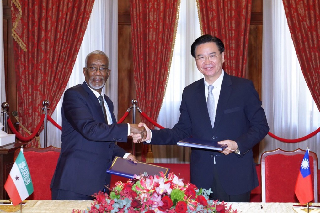 Taiwan foreign minister Joseph Wu and his Somaliland counterpart Yasin Hagi Mohamoud agreed to set up offices in each others’ territory. Photo: Twitter
