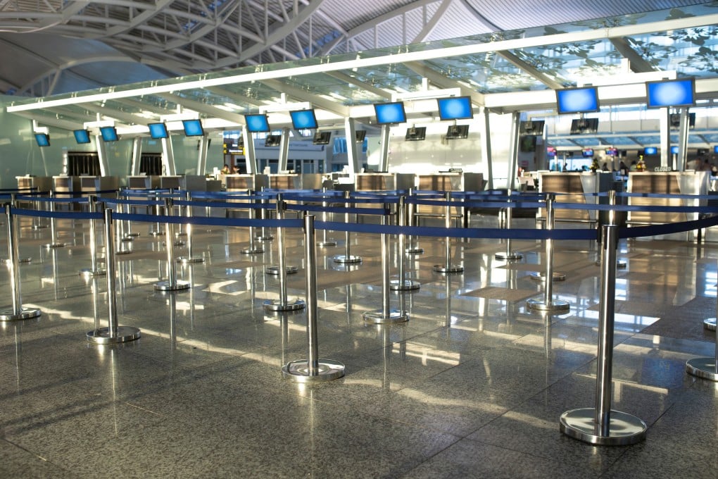 An empty airport check-in area. Airlines are in crisis, and the latest figures from travel association IATA paint a grim picture for the near future. For passengers, long-haul ticket prices should remain low. Photo: Shutterstock