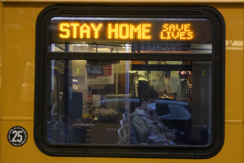 A commuter wearing a protective mask sits on a bus displaying an electronic sign that reads “Stay Home. Save Lives” in downtown Pittsburgh, Pennsylvania, US, on April 21. Photo: Bloomberg