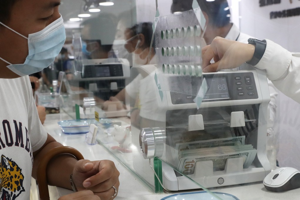 A man changing currency in Sham Shui Po on May 29, 2020. Photo: Edmond So