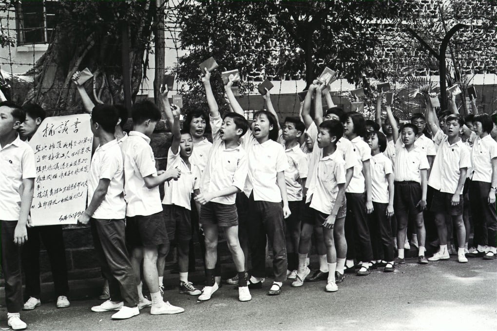 Students protest outside Government House in 1967. Photo: SCMP