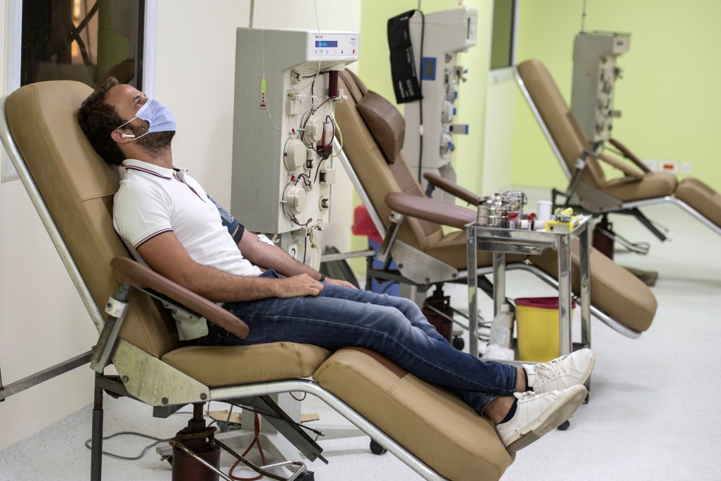 A patient who recovered from coronavirus donates his blood plasma in Cairo, Egypt. Photo: EPA-EFE