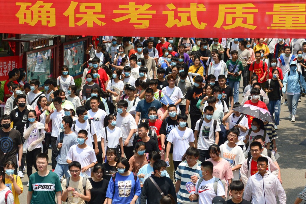 Students in China leave the exam room after their first exam during the 2020 college entrance examinations which were postponed for one month due to the coronavirus pandemic. Photo: DPA