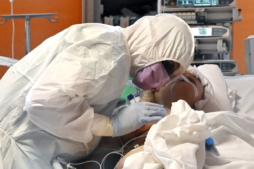 Researchers led by a professor in the Netherlands report that they might have found an important clue that may answer why immunoglobulin G appears only when patients are ill enough to be admitted to ICU. Photo: AFP