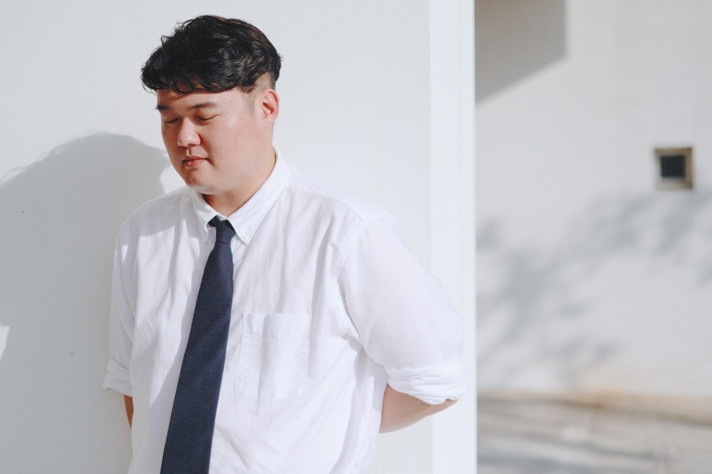 Publishers in South Korea have stopped selling books by gay author Kim Bong-gon as they reveal the private information of various acquaintances without their consent.