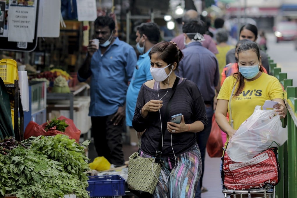 People shop at a market in Singapore on July 21, 2020. Photo: EPA-EFE