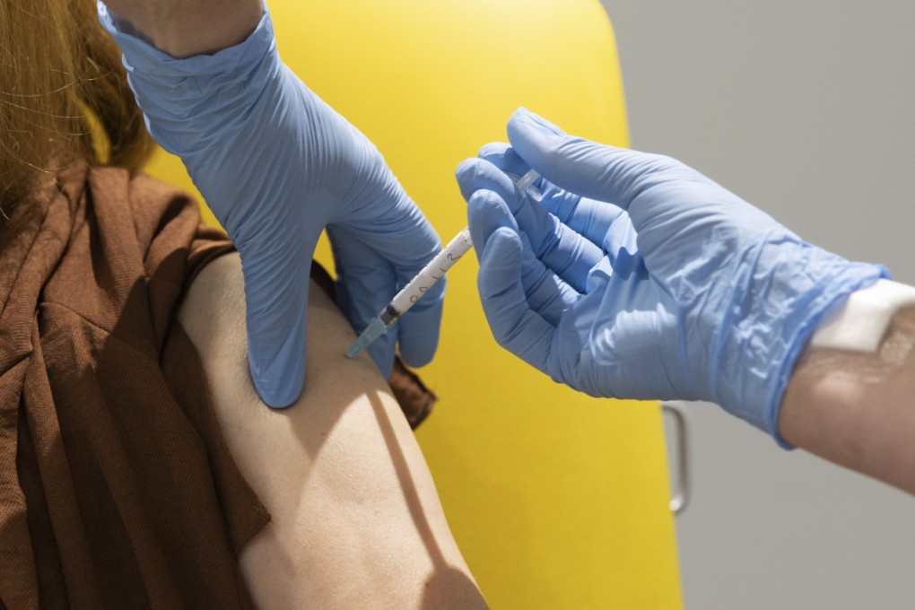 A volunteer participates in the vaccine trial in Oxford, England on July 7. In research published on Monday in the journal Lancet, scientists said that they found their experimental Covid-19 vaccine produced a dual immune response in people aged 18 to 55. Photo: University of Oxford via AP