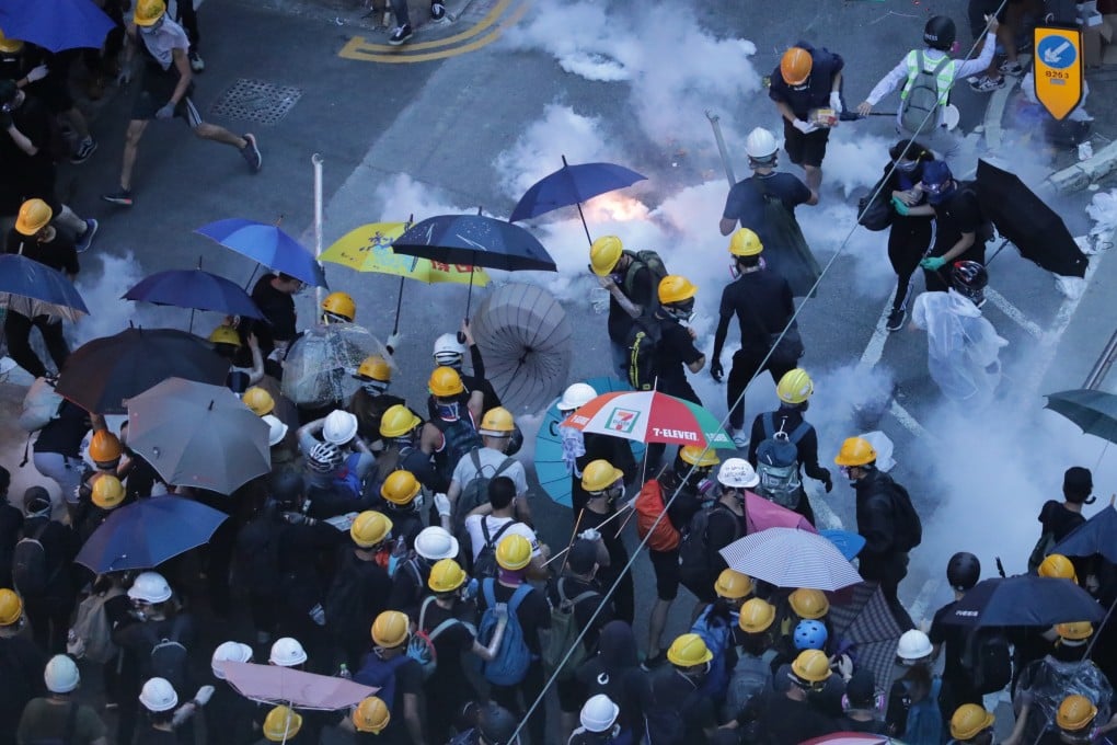 Riot police fire tear gas at protesters on Des Voeux Road West on July 28, 2019. Photo: Edmond So