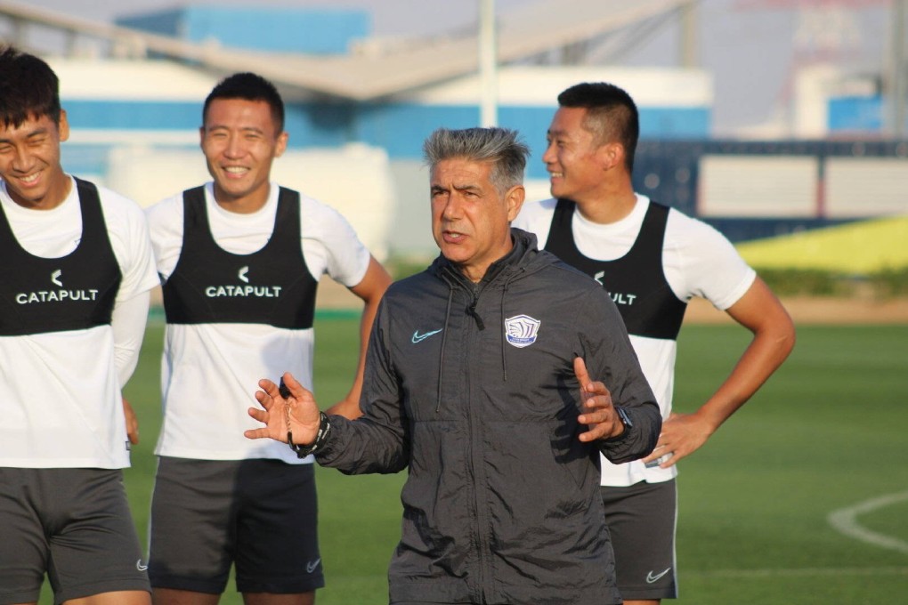 Iranian-American Afshin Ghotbi talks to his Shijiazhuang players during a training session. Photos: SJZ
