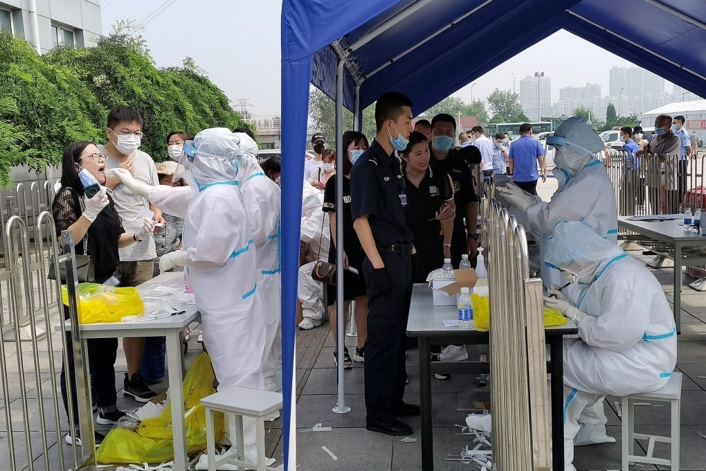 Dalian residents queue for testing. Photo: Reuters