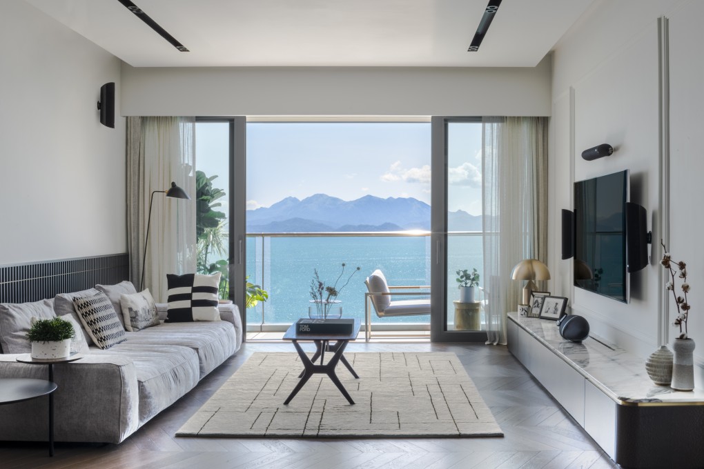 Mid-century modernism and minimalism commingle in this hoo-designed flat in Pok Fu Lam. Photography: hoo