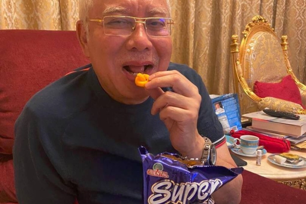 Former Malaysian prime minister Najib Razak posted this picture of himself eating the popular Super Ring snack in May, in an apparent dig at rival politicians. Photo: Facebook