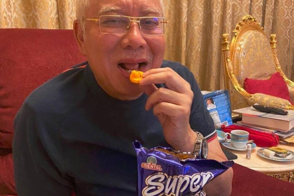 Former Malaysian prime minister Najib Razak posted this picture of himself eating the popular Super Ring snack in May, in an apparent dig at rival politicians. Photo: Facebook