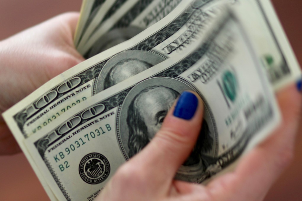 A woman counts US dollar bills in Buenos Aires, Argentina, on August 28, 2018. Massive stimulus to fend off the effects of the pandemic, political uncertainty and other factors have eroded confidence in the US currency in recent weeks. Photo: Reuters