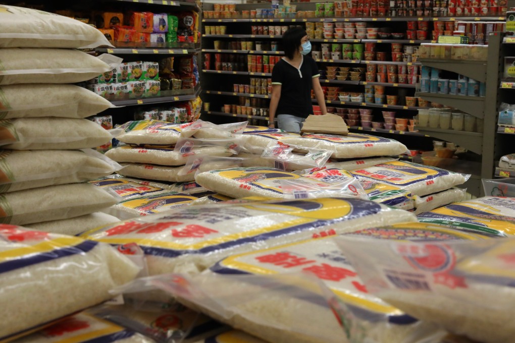 Have you ever thought about using rice for weight training? Photo: Nora Tam