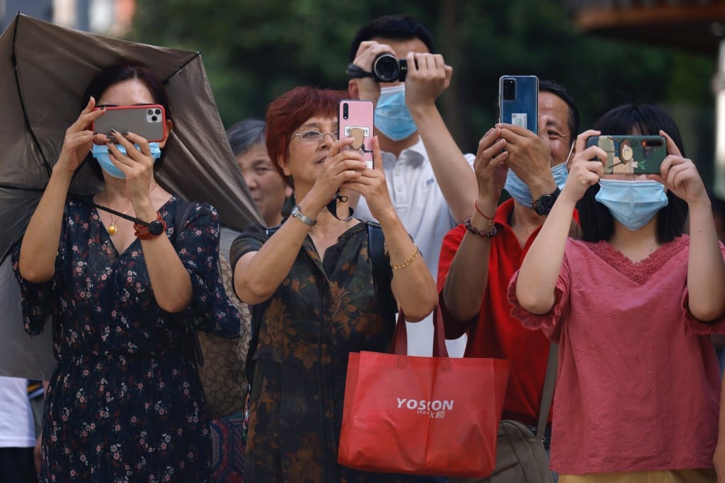 People take photos and video as Chinese authorities prepare to enter the US consulate in Chengdu. Photo: AP