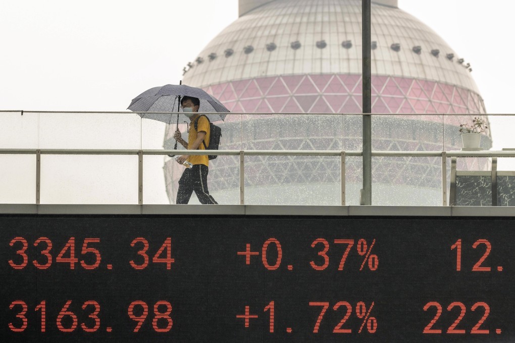 China stocks have been on a roll for two months. Here, a person crosses a pedestrian bridge that features a monitor for stock exchange values in Shanghai, Photo: EPA-EFE