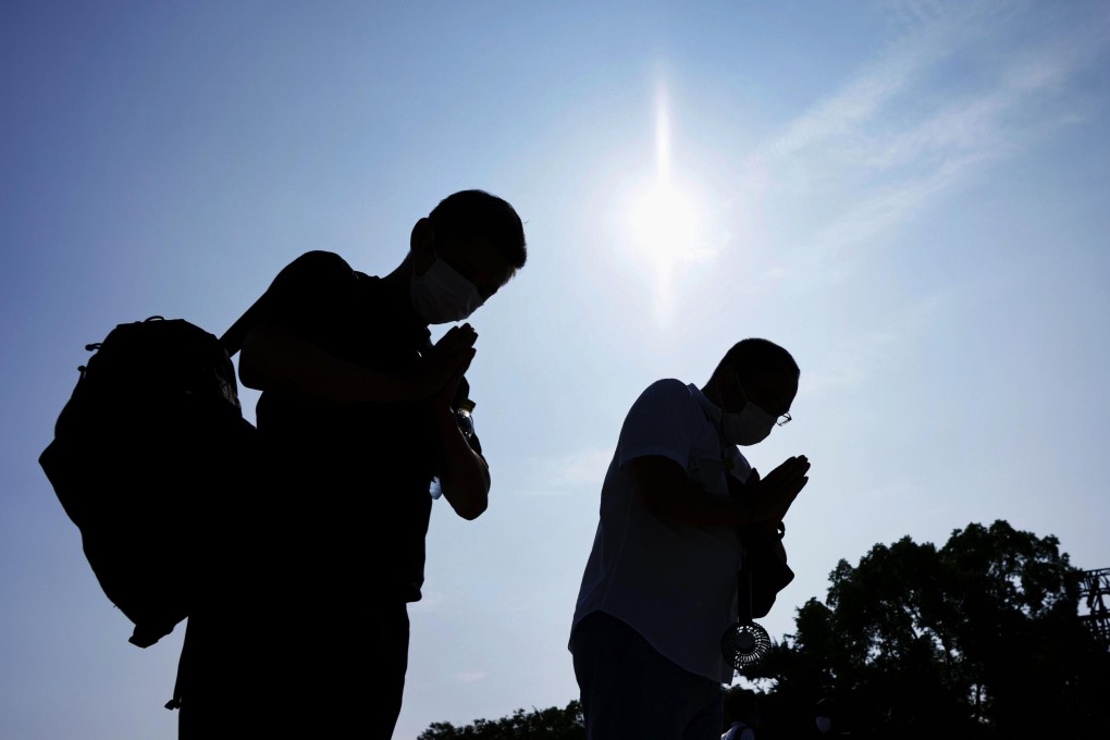 People pray in Hiroshima on August 5, 2020, a day before the 75th anniversary of the US atomic bombing on the Japanese city during World War II. Photo: Kyodo
