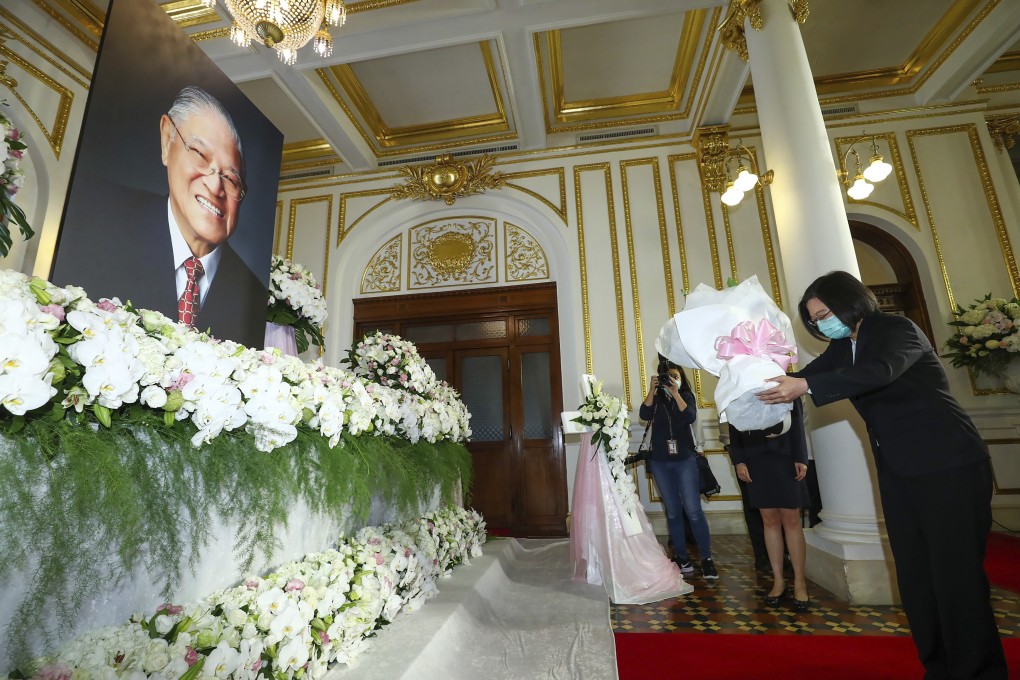 Taiwan President Tsai Ing-wen pays her respects at a memorial for Lee Teng-hui in Taipei on August 1. Lee, who brought direct elections and other democratic changes to the island, died on July 30 at age 97. Photo: AP