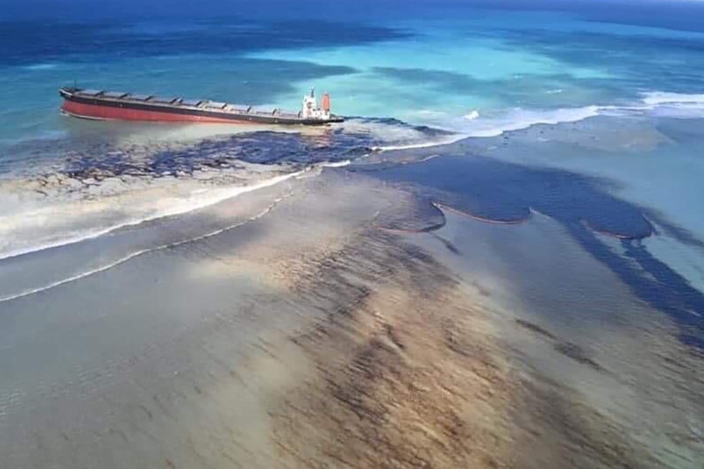 Oil is seen leaking from the MV Wakashio, a bulk carrier ship that ran aground off the southeast coast of Mauritius. The Indian Ocean island has appealed for help to contain the spill. Photo: AP