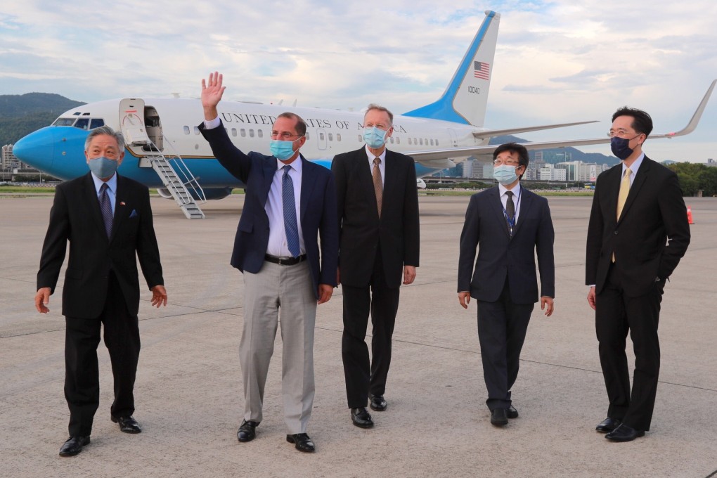 US Health Secretary Alex Azar waves on arrival in Taiwan. Photo: EPA-EFE