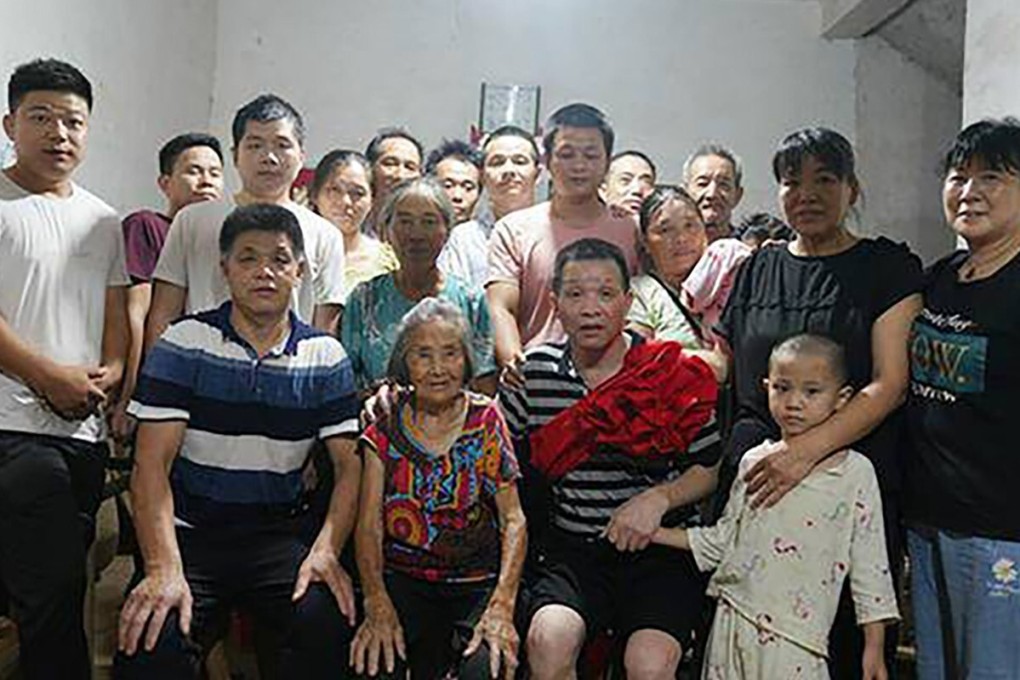 Zhang Yuhuan and his family have been reunited. Photo: Weibo