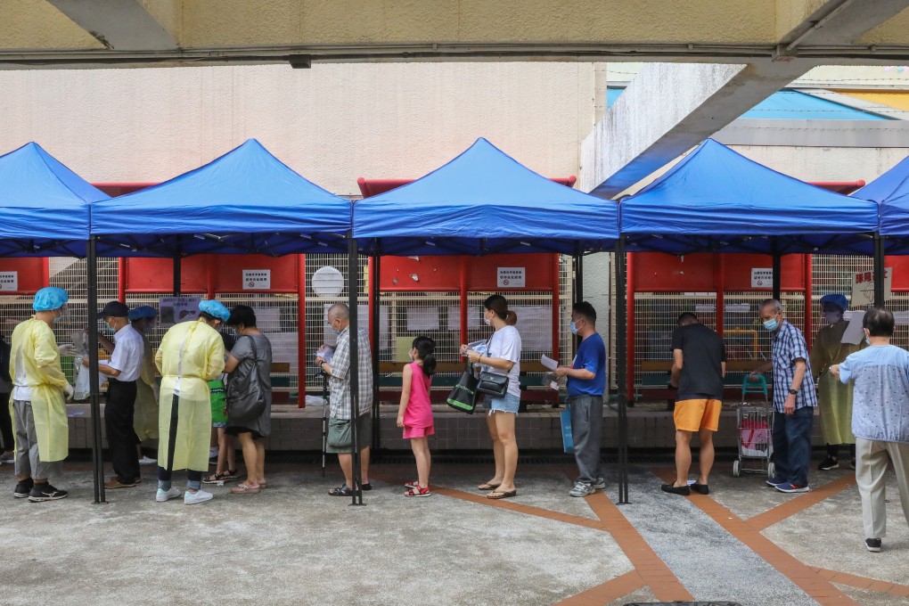 Residents of Shan King Estate in Tuen Mun return Covid-19 test samples at Shan King Community Hall. Photo: K. Y. Cheng