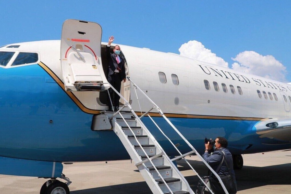 US health secretary Alex Azar waves before leaving Taiwan from Taipei Songshan Airport on August 12. Photo: EPA-EFE/Handout
