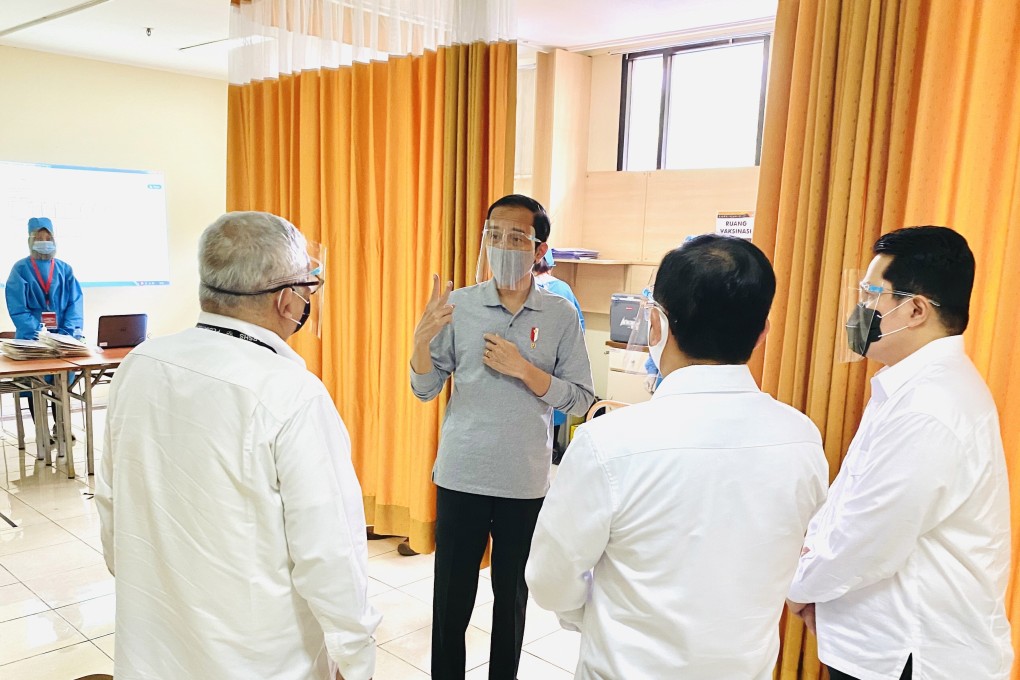 Indonesian President Joko Widodo inspecting coronavirus vaccine trials and production facilities during his visit to Bio Farma in Bandung, Indonesia, August 11, 2020. Photo: EPA-EFE
