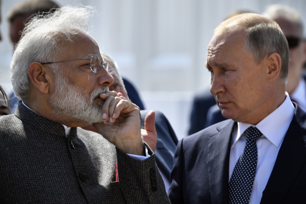 Indian Prime Minister Narendra Modi and Russian President Vladimir Putin chat while visiting a shipyard outside the far-eastern Russian port of Vladivostok on September 4, 2019. Photo: AP