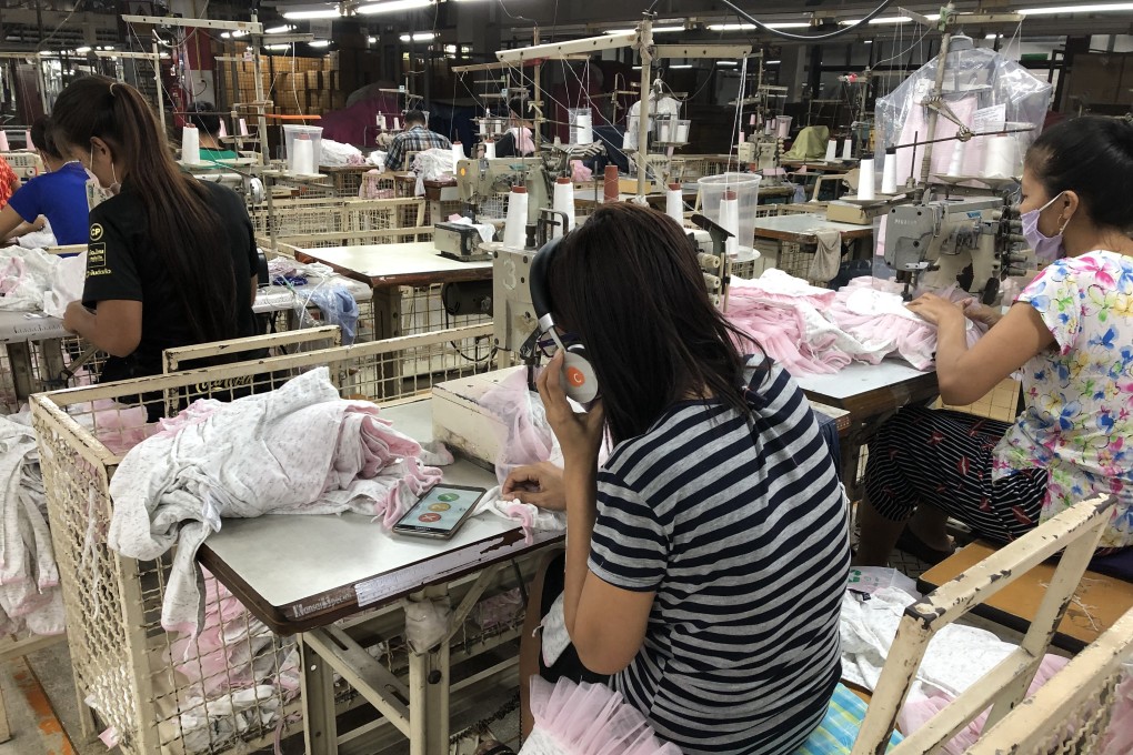 A factory worker uses the Apprise app. Photo: Apprise
