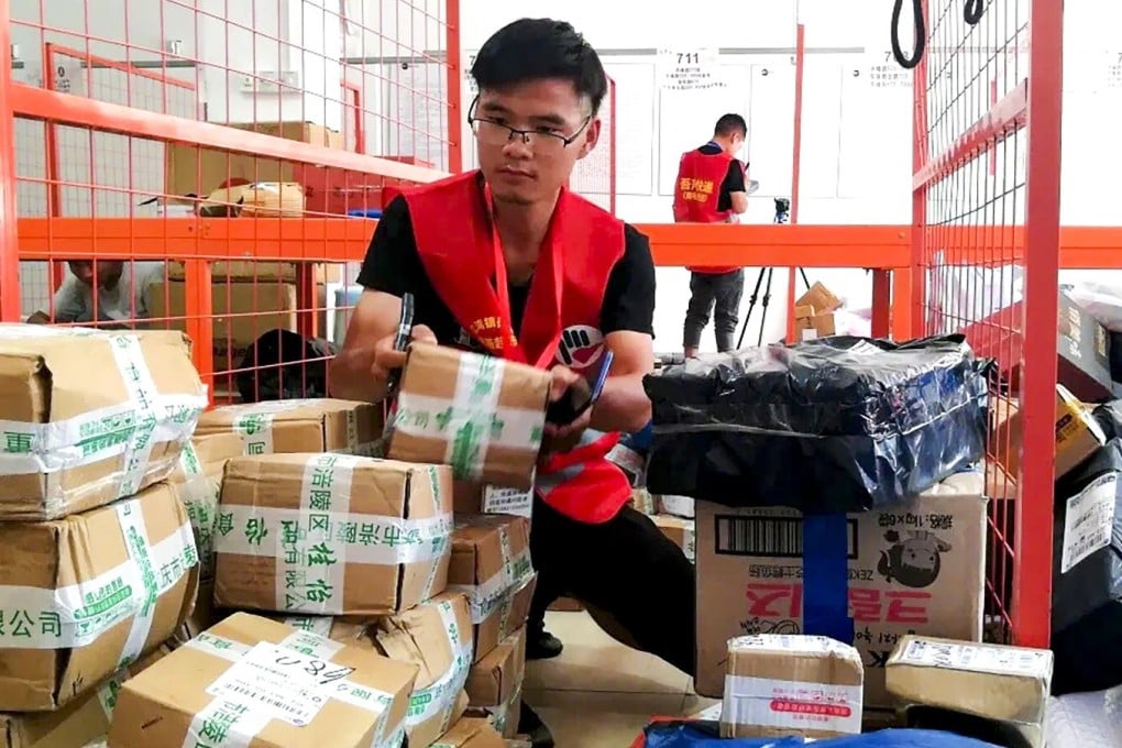 Xu Shengliang is a member of a team of deaf couriers in Shanghai, an innovation by Gu Zhong, a TV sign language host who observed the difficulties of hearing-impaired people trying to find work with decent pay and workplace equality. Photo: Weibo