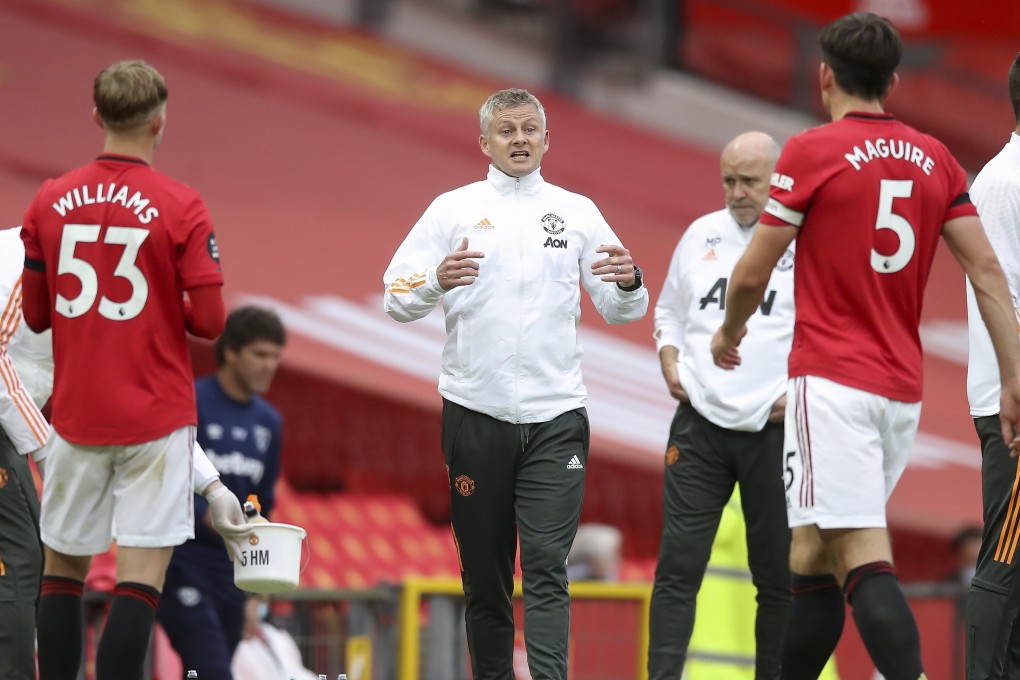 Manchester United head coach Ole Gunnar Solskjaer talks to his players during a Premier League match against West Ham in July. Photo: EPA