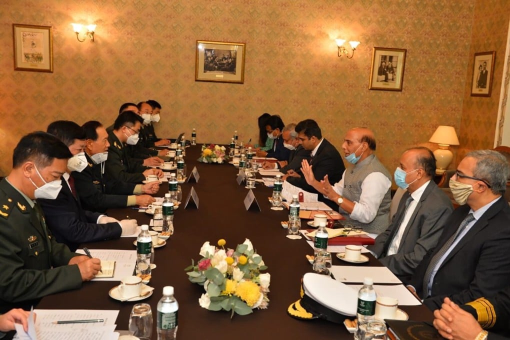 Indian Defence Minister Rajnath Singh (middle right) holds talk with Chinese Defence Minister Wei Fenghe (middle left) in Moscow on Friday. Photo: Twitter