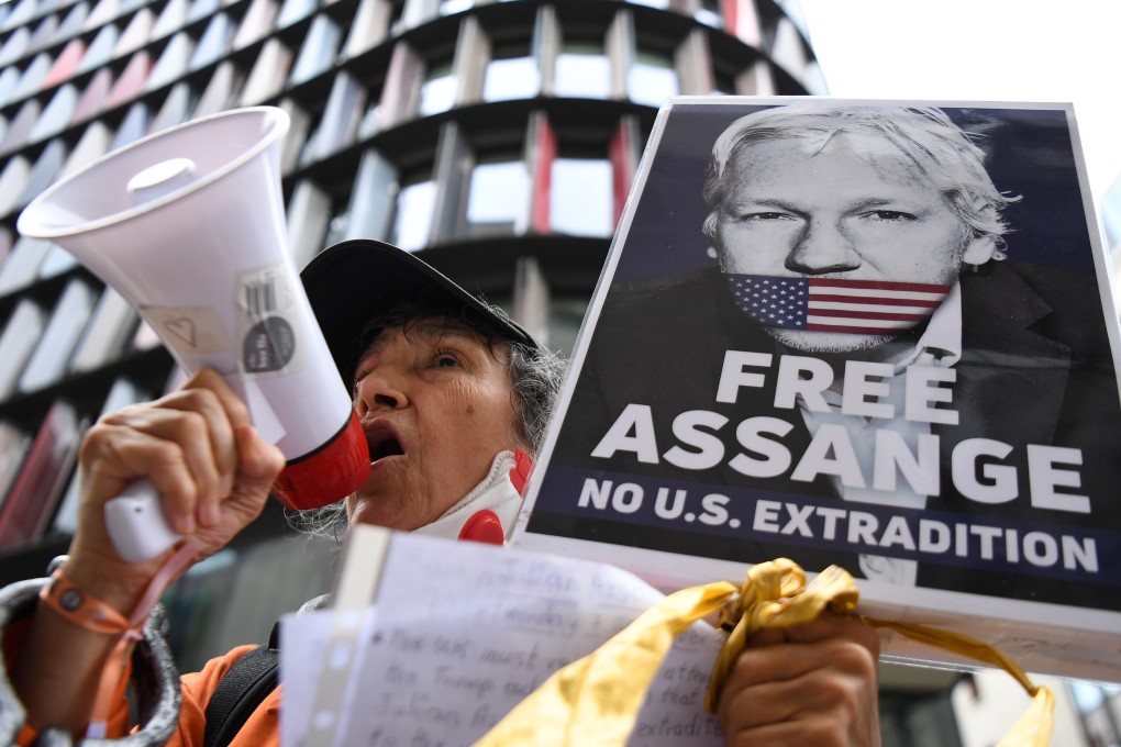 A demonstrator protests in support of WikiLeaks founder Julian Assange outside the Old Bailey in London on Monday. Photo: EPA-EFE