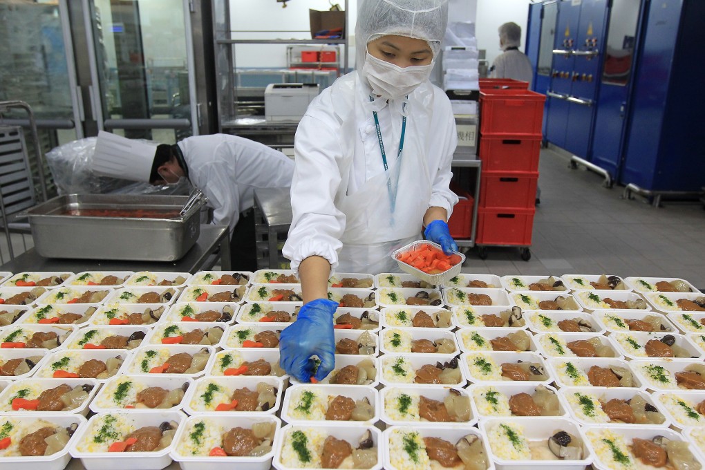 A worker at the Cathay Pacific Catering Services kitchen in Chek Lap Kok. Photo: K. Y. Cheng